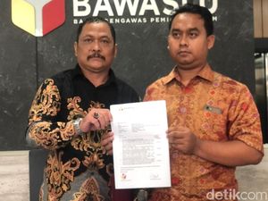 Awaslu Laporkan Mahfud Md ke Bawaslu Soal Pose 3 Jari Bareng Pilot