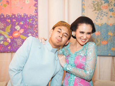 7 Foto Cantik Ayushita Pakai Kebaya di Acara Langkahan Jelang Pernikahan Adik