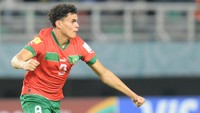 Namun Maroko berhasil menyamakan skor di injury time. Berawal dari duel udara Hassan Ali dan Zakaria Ouazane di kotak penalti Iran, bola lalu mengarah ke Nassim Azaouzi yang berada di depan gawang. Dengan tenang, ia menjebol gawang Arsha Shakouri. Skor 1-1 bertahan hingga usai, membuat laga harus diselesaikan lewat adu penalti, sebagaimana aturan yang berlaku untuk fase gugur Piala Dunia U-17.