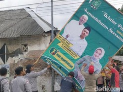 Bawaslu Tulungagung Tertibkan Ratusan Baliho Caleg yang Curi Start Kampanye