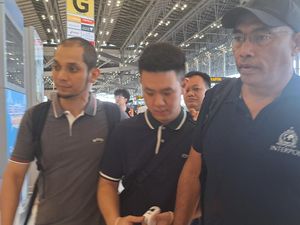 Eksklusif! Tampang Christoper Penipu Jessica Iskandar Ditangkap di Thailand Eksklusif! Tampang Christoper Penipu Jessica Iskandar Ditangkap di Thailand