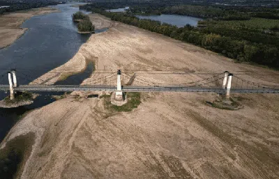 Dahaga Sungai Loire Prancis yang Mulai Deras Dialiri Air