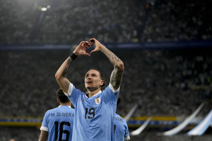 Uruguays Darwin Nunez celebrates scoring his sides second goal against Argentina during a qualifying soccer match for the FIFA World Cup 2026 at La Bombonera stadium in Buenos Aires, Argentina, Thursday, Nov. 16, 2023. (AP Photo/Matias Delacroix)