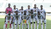 Timnas Mali berfoto bersama sebelum bertanding melawan Timnas Meksiko dalam babak 16 besar Piala Dunia U-17 2023 di Stadion Gelora Bung Tomo, Surabaya, Jawa Timur, Selasa (21/11/2023).  