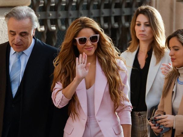 Ekspresi Shakira Hadapi Sidang Perdana Penggelapan Pajak