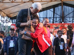 Momen Ganjar Bertemu Mahasiswa Papua yang Dapat Bantuan Biaya Kuliah