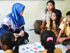 51 Kata-kata Mutiara Hari Guru 51 Kata-kata Mutiara Hari Guru