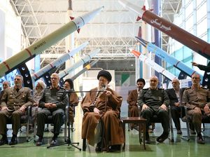 Iran Pamer Rudal Hipersonik Terbaru, Begini Wujudnya Iran Pamer Rudal Hipersonik Terbaru, Begini Wujudnya