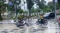 Penampakan Jalan Keramik di Medan yang Bikin Pemotor Tergelincir