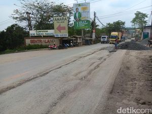 Pantas Didemo, Separah Ini Kondisi Jalan di Parung Panjang Pantas Didemo, Separah Ini Kondisi Jalan di Parung Panjang