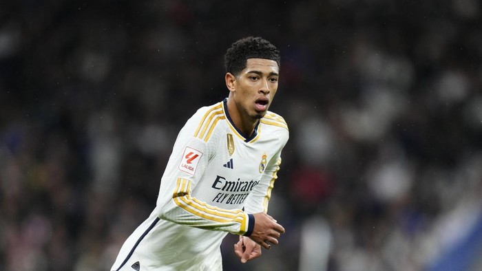Real Madrids Jude Bellingham in action during a Spanish La Liga soccer match between Real Madrid and Rayo Vallecano at the Santiago Bernabeu stadium in Madrid, Spain, Sunday, Nov. 5, 2023. (AP Photo/Manu Fernandez)