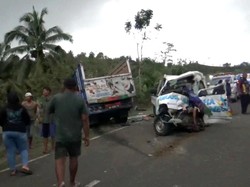 Pikap Tabrak Truk di JLS Tulungagung, Dua Orang Tewas