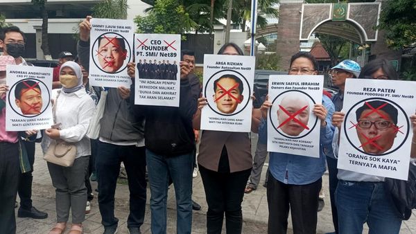 Korban Robot Trading Gelar Aksi Tuntut Keadilan di Kejagung