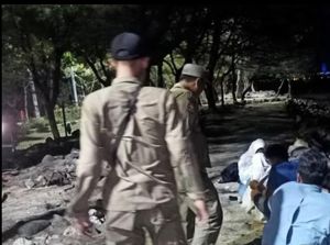 Duh, 5 Pelajar Terciduk Pacaran Sambil Pesta Miras di Watu-watu Kenjeran Duh, 5 Pelajar Terciduk Pacaran Sambil Pesta Miras di Watu-watu Kenjeran