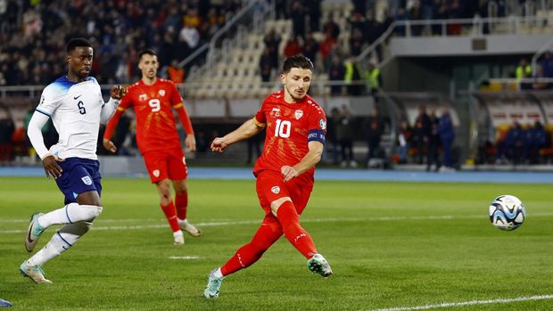 Makedonia Utara vs Inggris Soccer Football - Euro 2024 Qualifier - Group C - North Macedonia v England - Tose Proeski Arena, Skopje, North Macedonia - November 20, 2023 North Macedonia's Enis Bardhi scores their first goal Action Images via Reuters/Peter Cziborra