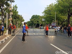 5 Fakta Demo Buruh Tuntut UMP DKI Naik Sampai Copot Pagar Balai Kota