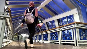 Menjajal JPO Klender yang Instagramable