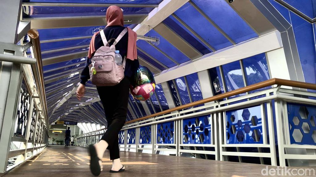 Menjajal JPO Klender yang Instagramable Menjajal JPO Klender yang Instagramable