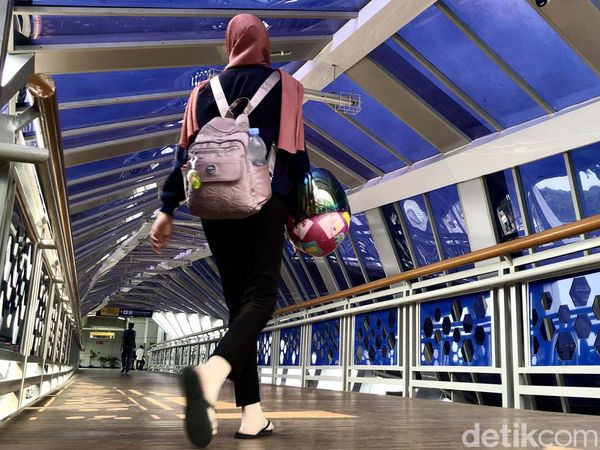 Menjajal JPO Klender yang Instagramable