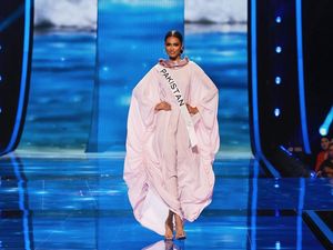 8 Foto Miss Pakistan di Miss Universe 2023, Tampil Beda Pakai Burkini 8 Foto Miss Pakistan di Miss Universe 2023, Tampil Beda Pakai Burkini