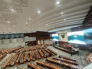 Puan Pimpin Paripurna DPR Pengesahan Panglima TNI Jenderal Agus Subiyanto