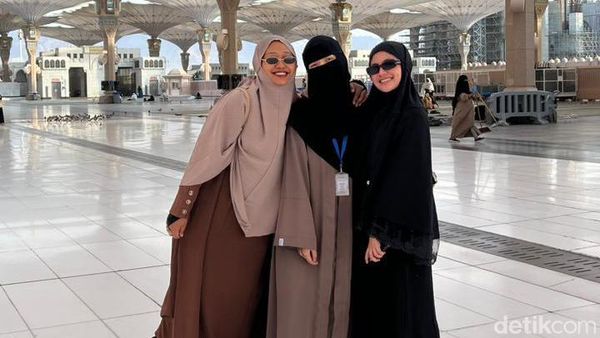 10 Foto Perjalanan Umrah Pemenang Emeron Hijab Hunt 2023
