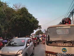 Ada Perbaikan Pipa PDAM di Jalan Belakang UNS Sore Ini, Lalu Lintas Tersendat