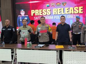 Laga Gresik United Vs Deltras Ricuh, 8 Suporter Provokator Jadi Tersangka Laga Gresik United Vs Deltras Ricuh, 8 Suporter Provokator Jadi Tersangka