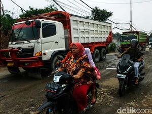 Video: Menjajal Naik Truk Tambang di Parungpanjang Video: Menjajal Naik Truk Tambang di Parungpanjang