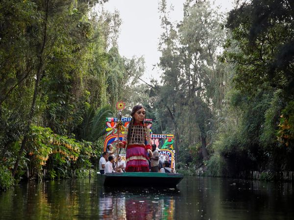 Potret Little Amal Susuri Kanal di Meksiko Bawa Pesan Kemanusiaan