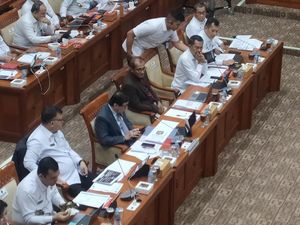 Eddy Hiariej Ikut Rapat di DPR, Benny Harman Interupsi: Beliau Ini Tersangka