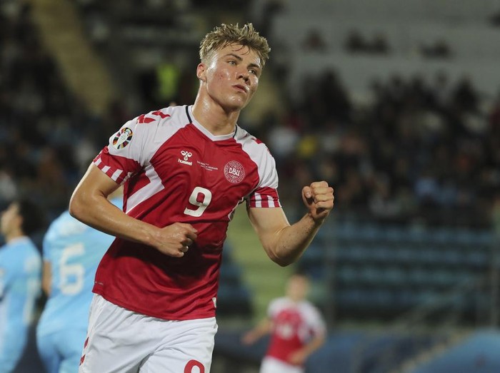 Denmark's Rasmus Hojlund celebrates after scoring his side's opening goal during the Euro 2024 group H qualifying soccer match between San Marino and Denmark at the San Marino Stadium in Serravalle, San Marino, Tuesday, Oct. 17, 2023. (AP Photo/Felice Calabro)