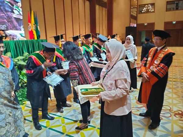 Ratusan Wisudawan Universitas PTIQ yang Semakin Mendunia