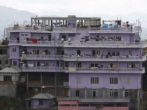 Apa Jadinya Kalau 199 Anggota Keluarga Tinggal Serumah? Begini Potretnya