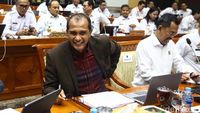 Senyum Wamenkumham saat Status Tersangka Diungkit di Rapat DPR