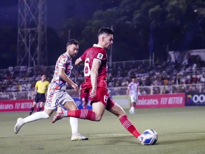 Pesepak bola Timnas Indonesia berpose sebelum melawan Filipina dalam pertandingan kualifikasi Piala Dunia 2026 Zona Asia putaran kedua di Stadion Rizal Memorial, Manila, Filipina, Selasa (21/11/2023). Indonesia dan Filipina bermain imbang dengan skor akhir 1-1. ANTARA FOTO/HO-PSSI/mrh/rwa.