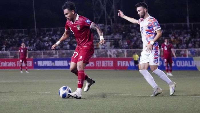 Pesepak bola Timnas Indonesia berpose sebelum melawan Filipina dalam pertandingan kualifikasi Piala Dunia 2026 Zona Asia putaran kedua di Stadion Rizal Memorial, Manila, Filipina, Selasa (21/11/2023). Indonesia dan Filipina bermain imbang dengan skor akhir 1-1. ANTARA FOTO/HO-PSSI/mrh/rwa.