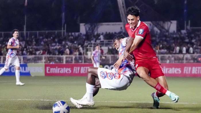 Pesepak bola Timnas Indonesia berpose sebelum melawan Filipina dalam pertandingan kualifikasi Piala Dunia 2026 Zona Asia putaran kedua di Stadion Rizal Memorial, Manila, Filipina, Selasa (21/11/2023). Indonesia dan Filipina bermain imbang dengan skor akhir 1-1. ANTARA FOTO/HO-PSSI/mrh/rwa.
