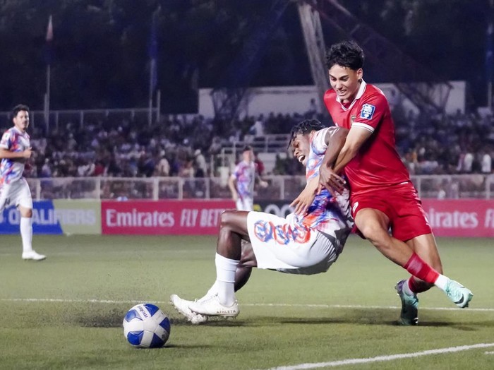Pesepak bola Timnas Indonesia berpose sebelum melawan Filipina dalam pertandingan kualifikasi Piala Dunia 2026 Zona Asia putaran kedua di Stadion Rizal Memorial, Manila, Filipina, Selasa (21/11/2023). Indonesia dan Filipina bermain imbang dengan skor akhir 1-1. ANTARA FOTO/HO-PSSI/mrh/rwa.