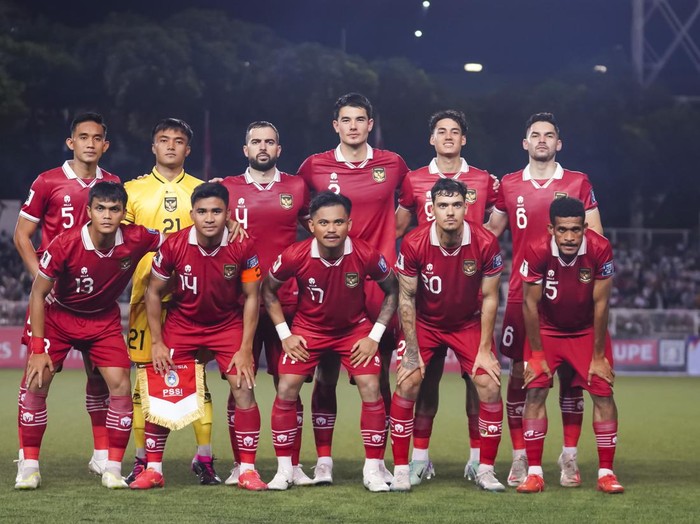 Pesepak bola Timnas Indonesia berpose sebelum melawan Filipina dalam pertandingan kualifikasi Piala Dunia 2026 Zona Asia putaran kedua di Stadion Rizal Memorial, Manila, Filipina, Selasa (21/11/2023). Indonesia dan Filipina bermain imbang dengan skor akhir 1-1. ANTARA FOTO/HO-PSSI/mrh/rwa.
