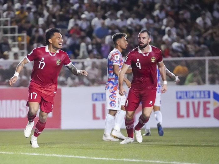 Pesepak bola Timnas Indonesia berpose sebelum melawan Filipina dalam pertandingan kualifikasi Piala Dunia 2026 Zona Asia putaran kedua di Stadion Rizal Memorial, Manila, Filipina, Selasa (21/11/2023). Indonesia dan Filipina bermain imbang dengan skor akhir 1-1. ANTARA FOTO/HO-PSSI/mrh/rwa.