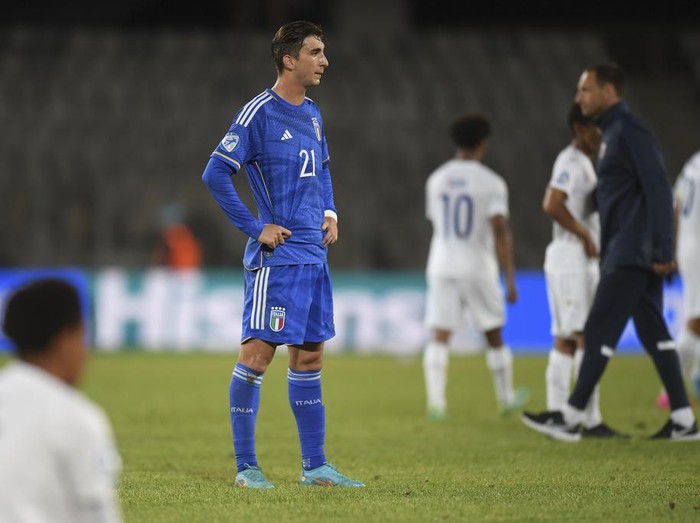 Italy's Fabio Miretti is dejected at the end of the Euro 2023 U21 Championship soccer match between Italy and Norway at the Cluj Arena stadium in Cluj, Romania, Wednesday, June 28, 2023.(AP Photo/Raed Krishan)