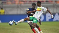 Pertandingan babak pertama antara Timnas Prancis U-17 melawan Senegal U-17 di 16 besar Piala Dunia U-17 2023 berjalan seru. Kedua tim saling bersaing ketat di pertandingan kali ini. 