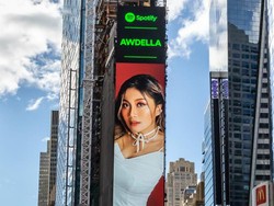 Giliran Wajah Awdella Terpampang di New York Times Square