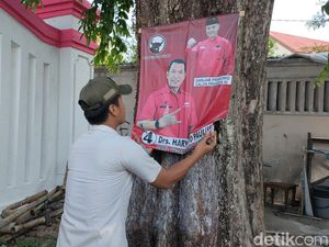 Bawaslu Solo Copot Baliho, Ada Gambar Gibran hingga Kader PDIP Bawaslu Solo Copot Baliho, Ada Gambar Gibran hingga Kader PDIP