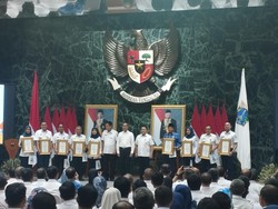 Heru Budi Beri Hadiah 6 Lurah dan 3 Camat Studi Banding ke Luar Negeri