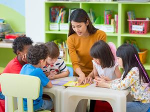 Orang Tua Diimbau Beri Pengertian pada Anak Beda Belajar di TK dan SD Orang Tua Diimbau Beri Pengertian pada Anak Beda Belajar di TK dan SD
