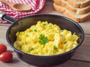 7 Bahan Andalan Chef yang Bikin Telur Orak-arik Lebih Enak 7 Bahan Andalan Chef yang Bikin Telur Orak-arik Lebih Enak