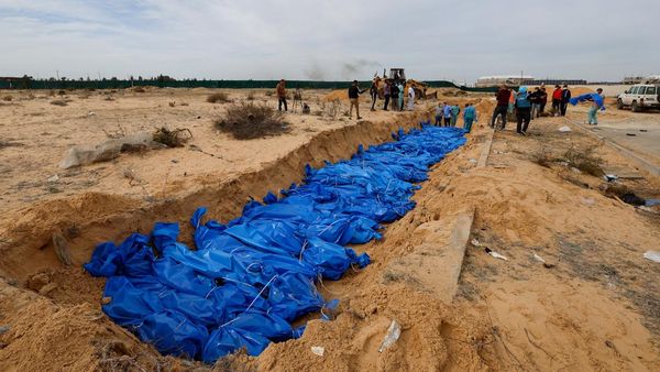 Lagi, Puluhan Jenazah Warga Palestina Dikuburkan Massal di Gaza