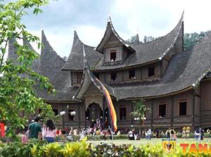 Mengenal Istano Basa Pagaruyung: Sejarah, Lokasi, dan Keunikan Mengenal Istano Basa Pagaruyung: Sejarah, Lokasi, dan Keunikan